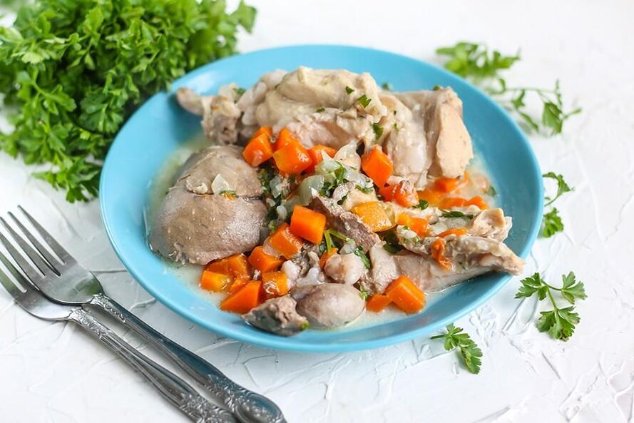 М'ясо кролика з тушкованими кабачками