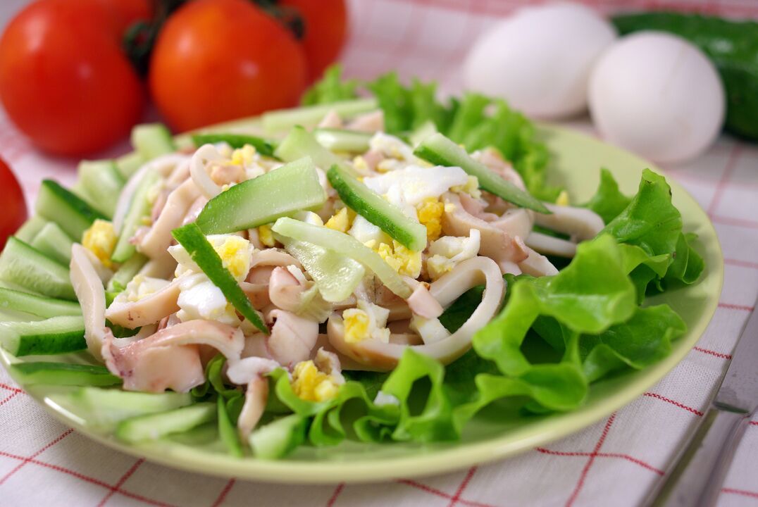 Салат із кальмарами