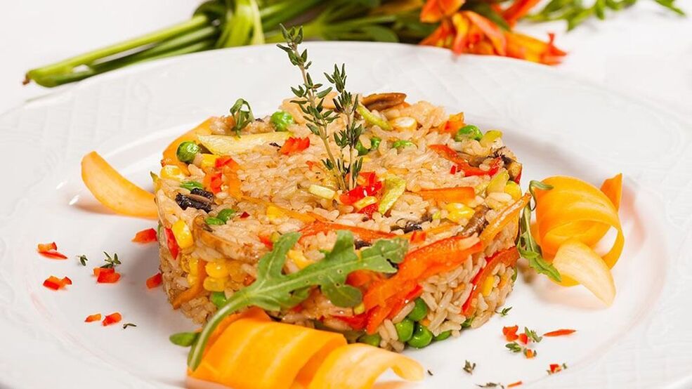 Овочеве різотто – ідеальний обід для тих, хто дотримується середземноморської дієти. 