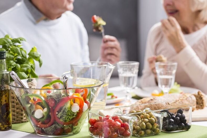 Середземноморська дієта покращує комунікативні здібності у людей похилого віку